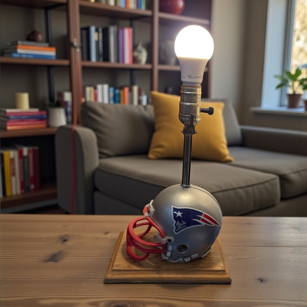 NFC CHAMPIONS New England Patriots Riddell Mini Helmet Table Lamp Wood Base NFL